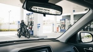 小銭が使えるガソリンスタンドはどこ？損しないための注意点